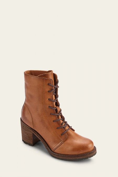 FRYE | WOMEN'S KAREN COMBAT-Caramel